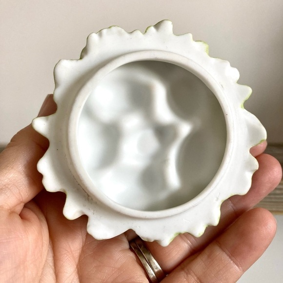 Robin on nest ceramic trinket box - Picture 5 of 7